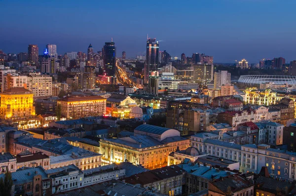 Centro noturno da cidade de Kiev, Ucrânia — Fotografia de Stock