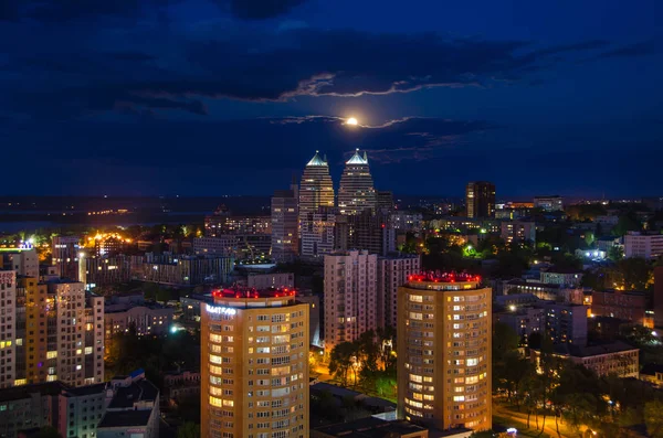 dnipropetrovsk - gökdelenler ve karanlık nehir gece