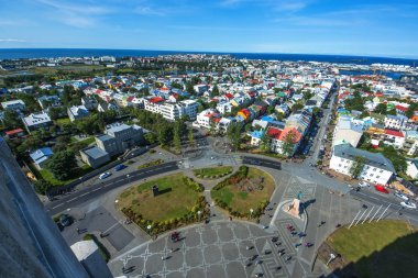 Summerfrom tanımlıkHallgrimskirkja Kilisesi, İzlanda üst Merkezi Reykjavik şehir görüntüsü.