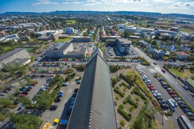 Summerfrom tanımlıkHallgrimskirkja Kilisesi, İzlanda üst Merkezi Reykjavik şehir görüntüsü.