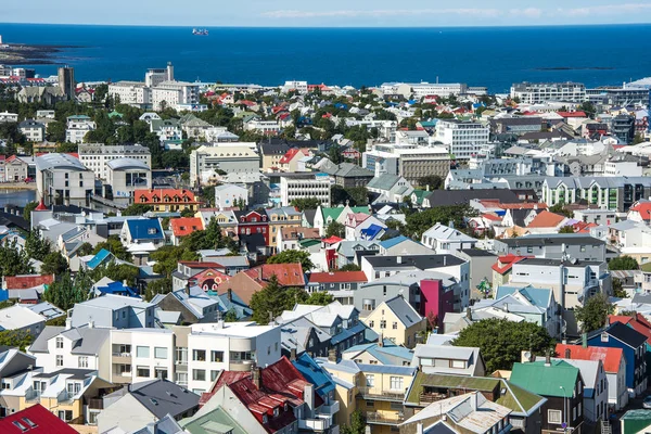 Sahne görünümünü Reykjavik İzlanda sermaye şehir yaz sezonu.