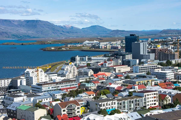 Sahne görünümünü Reykjavik İzlanda sermaye şehir yaz sezonu.