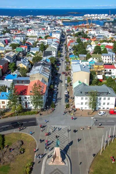 Summerfrom tanımlıkHallgrimskirkja Kilisesi, İzlanda üst Merkezi Reykjavik şehir görüntüsü.