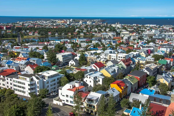 Sahne görünümünü Reykjavik İzlanda sermaye şehir yaz sezonu.