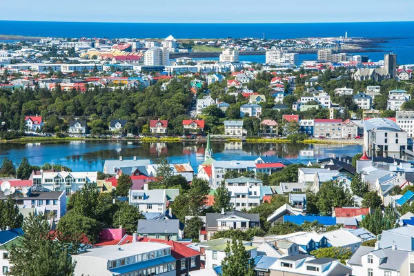 Reykjavik şehir manzaralı renkli evler, İzlanda