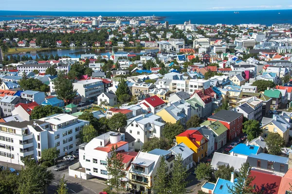 Reykjavik şehir manzaralı renkli evler, İzlanda