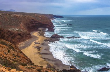 Legzira dramatik doğal taş kemerleri denizin, Atlantik Okyanusu 'nun, Fas' ın, Afrika 'nın üzerine uzanıyor.