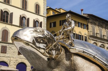 Floransa, İtalya Palazzo Vecchio yakınındaki altın kaplumbağa Anıtı
