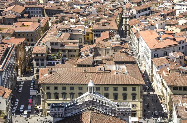 Stadtbild von Florenz - Altstadt mit Kathedrale Santa Maria del Fiore bei sonnigem Wetter, Florenz, Italien — Stockfoto