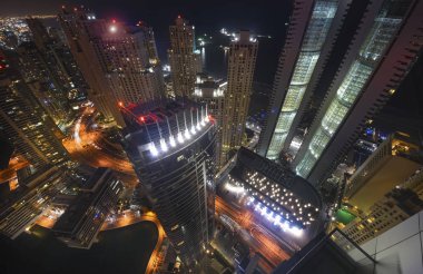 Gece Dubai Marina 'sı