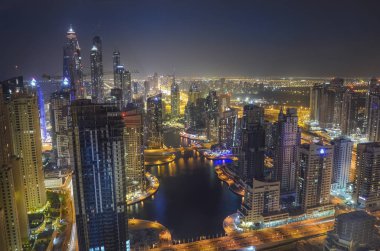 Gece Dubai Marina 'sı