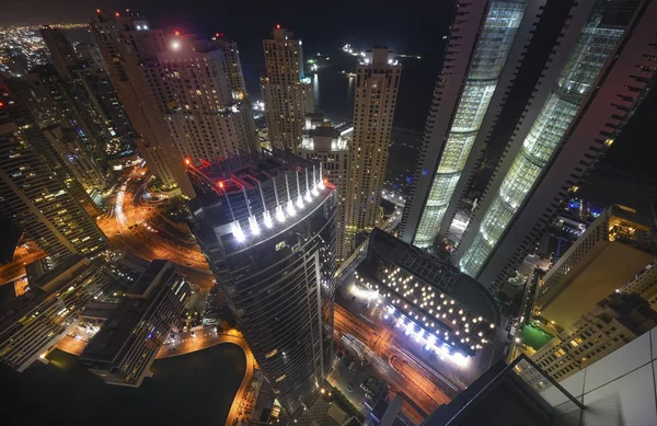 Gece Dubai Marina 'sı