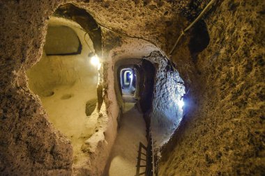 Kaymaklı Yeraltı şehri Orta Anadolu Bölgesi Türkiye'de Kaymaklı Kalesi içinde bulunur