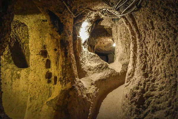 A Derinkuyu underground city városa egy ősi többszintű barlang Cappadocia, Törökország. — Stock Fotó