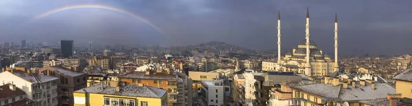 Mooi panorama van Ankara in Turkije met regenboog — Stockfoto