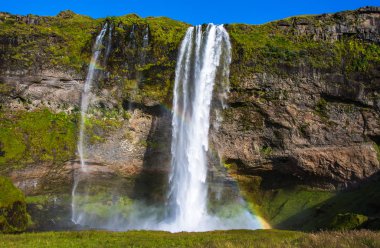 İzlanda 'nın en ünlü şelalesi Seljalandsfoss.