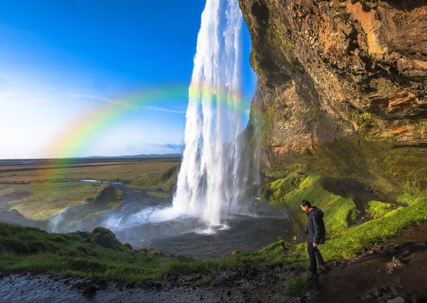 Islands mest berömda vattenfall - Seljalandsfoss — Stockfoto