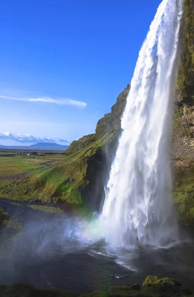 Самый знаменитый исландский водопад - Seljalandsfoss — стоковое фото