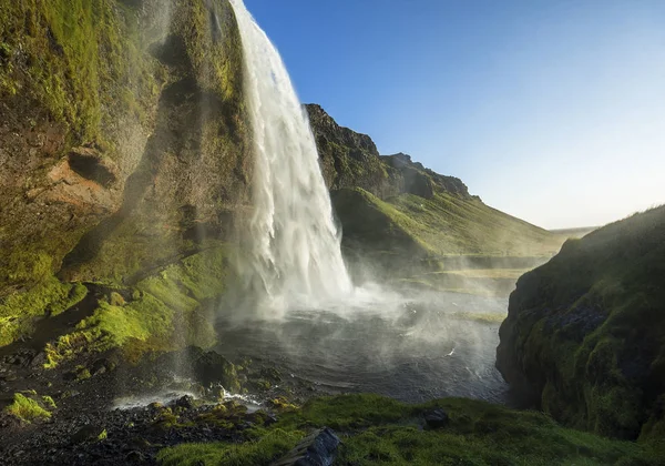 Wspaniały krajobraz z wodospad Seljalandsfoss w Islandii — Zdjęcie stockowe