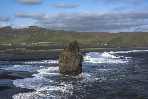 Dyrholaey cape, volkanik kum plaj, South Iceland'deki / peyzaj