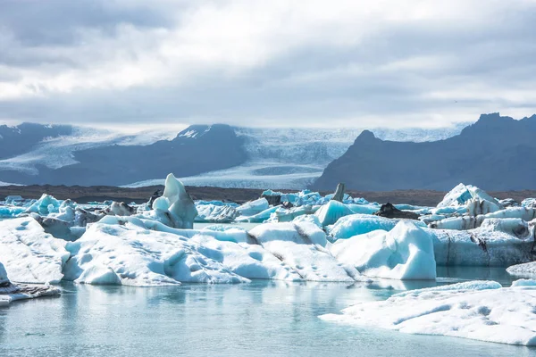 在 Jokulsarlon 冰河泻湖，冰岛冰 — 图库照片