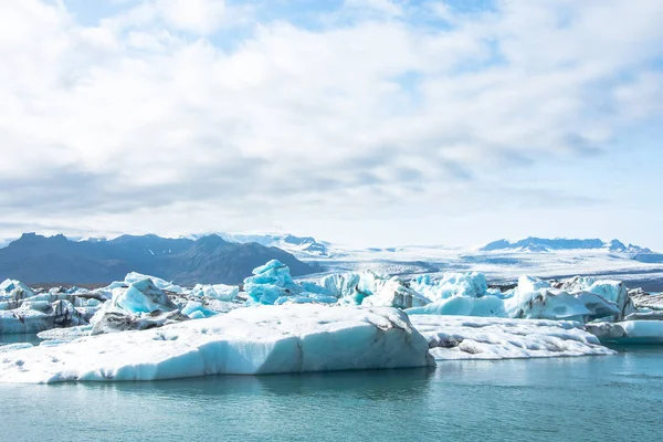 在 Jokulsarlon 冰河泻湖，冰岛冰 — 图库照片