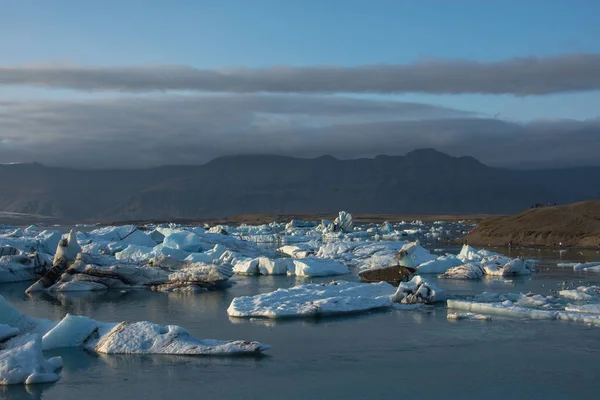 Islande, Lagune de Jokulsarlon, Belle image de paysage froid de la baie de lagune de glacier icelandique , — Photo