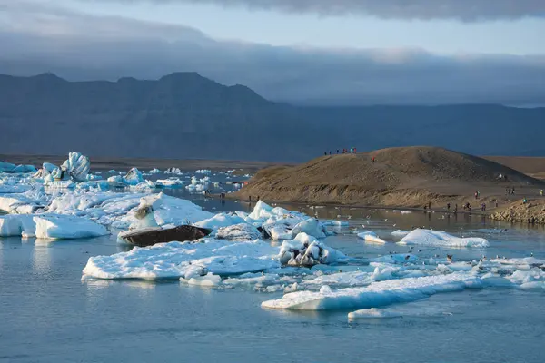 Island, Jokulsarlonlagune, schöne kalte Landschaft Bild der isländischen Gletscherlagunenbucht, — Stockfoto
