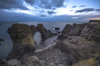 İzlanda'daki Snaefell kıyısında Arnarstapi kasaba