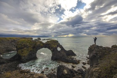 İzlanda'daki Snaefell kıyısında Arnarstapi kasaba