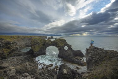 İzlanda'daki Snaefell kıyısında Arnarstapi kasaba