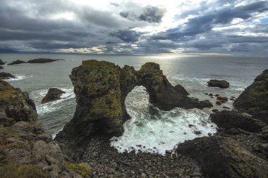 İzlanda'daki Snaefell kıyısında Arnarstapi kasaba