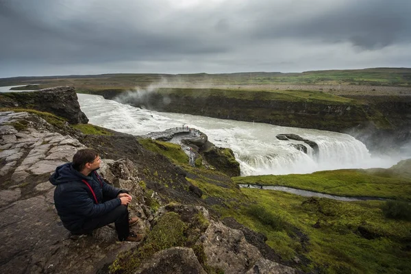 Slavné Godafoss je jedním z nejkrásnějších vodopádů na Islandu. Nachází se na severu ostrova. — Stock fotografie