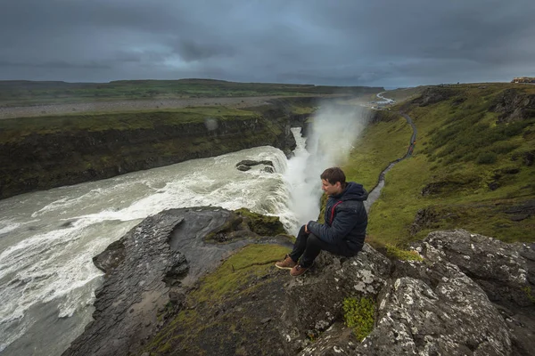 Berömda Godafoss är en av de vackraste vattenfallen på Island. Det ligger på norra delen av ön. — Stockfoto