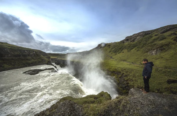 Slavné Godafoss je jedním z nejkrásnějších vodopádů na Islandu. Nachází se na severu ostrova. — Stock fotografie