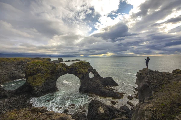 İzlanda'daki Snaefell kıyısında Arnarstapi kasaba