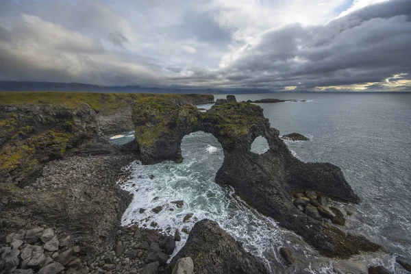 Arnarstapi città sulla costa di Snaefell in Islanda — Foto Stock