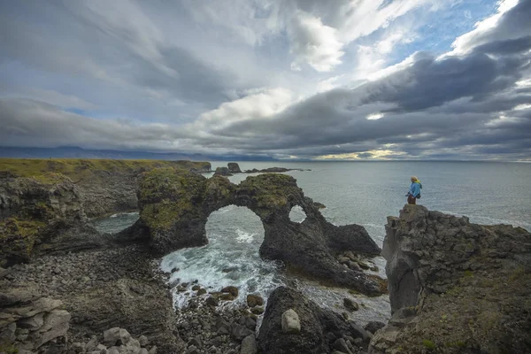 İzlanda'daki Snaefell kıyısında Arnarstapi kasaba