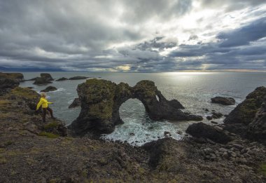 İzlanda'daki Snaefell kıyısında Arnarstapi kasaba
