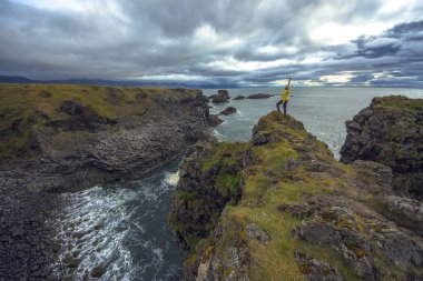 İzlanda'daki Snaefell kıyısında Arnarstapi kasaba
