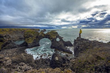 İzlanda'daki Snaefell kıyısında Arnarstapi kasaba