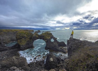 İzlanda'daki Snaefell kıyısında Arnarstapi kasaba