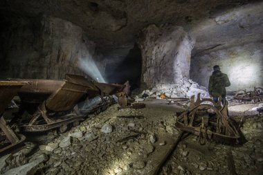 Eski ahşap rustik bir terk edilmiş kireçtaşı benim çorap, Samara bölgesi içinde