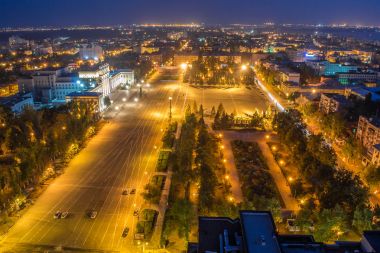 Samara, kenti yukarıdan. Samara gece görünümü