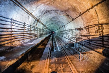 Terk edilmiş Metro'ya. Kiev, Ukrayna. Kyiv, Ukrayna