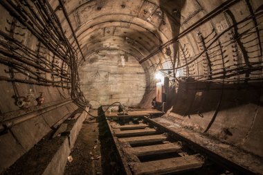 Terk edilmiş Metro'ya. Kiev, Ukrayna. Kyiv, Ukrayna