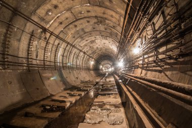 Terk edilmiş Metro'ya. Kiev, Ukrayna. Kyiv, Ukrayna