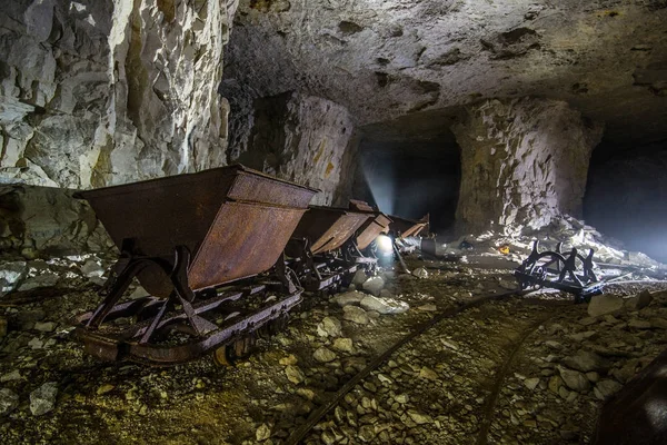 Old wooden timbering in an abandoned limestone mine in Sock, Samara Region — Stock Photo, Image