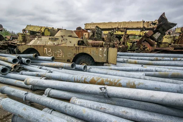 Verlaten Brdm-2 in de zone van de uitsluiting Chernobyl. — Stockfoto