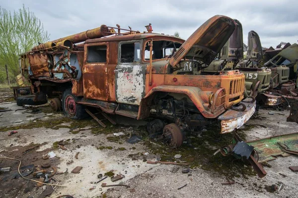 切尔诺贝利锈迹斑斑的消防车 — 图库照片